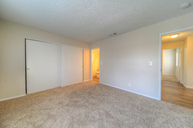 Building Photo - 41084 Beachwood Ave