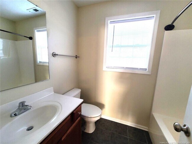 Building Photo - 123 Royal Briar Ct