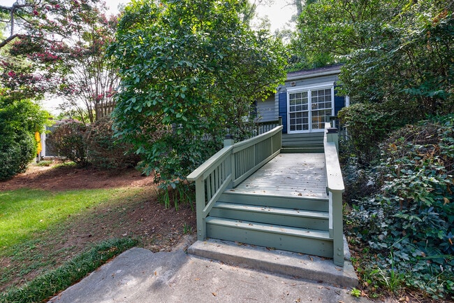 Building Photo - 2311 Pembrook Pl NE