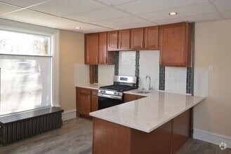 Building Photo - Spacious 1bed/1bath on main floor of with ...