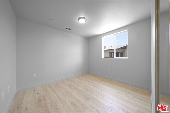 Building Photo - 236 W 84th Pl