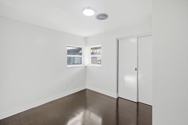 Building Photo - 3410 Calwagner St