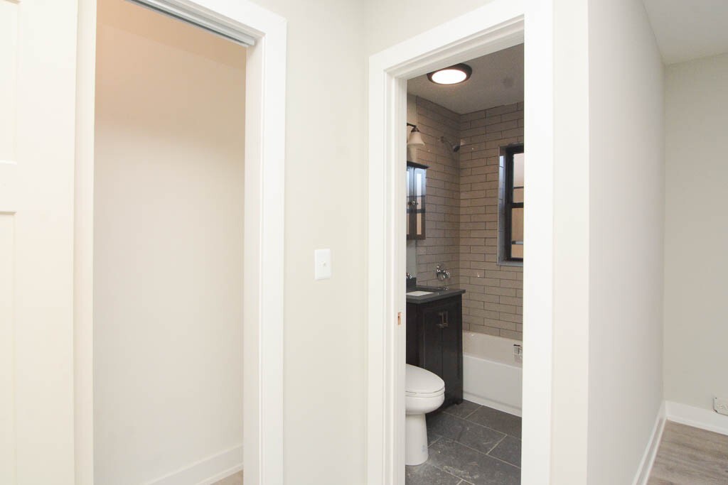 Building Photo - 4549 N Damen Ave