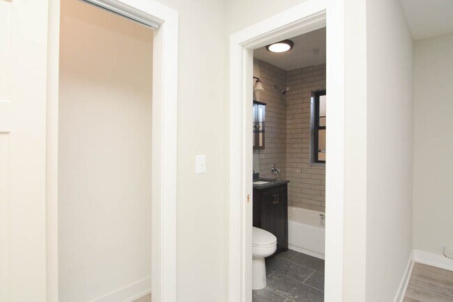 Building Photo - 4349 N Damen Ave
