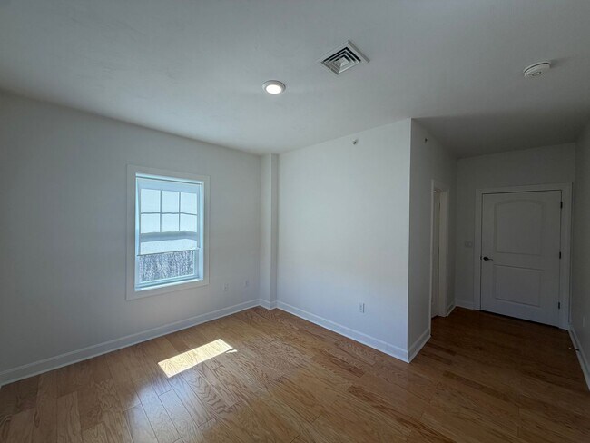 Building Photo - 360 Andover St