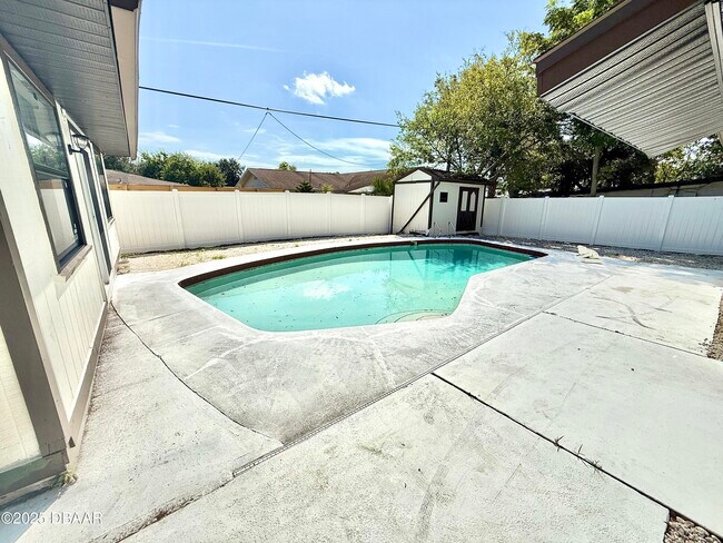 Building Photo - 929 Derbyshire Rd