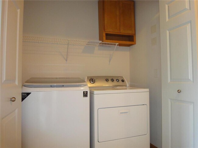 Building Photo - 11846 Emery Village Dr N