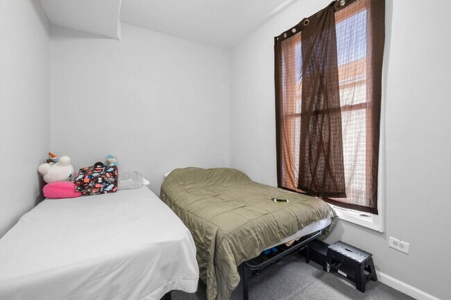 Building Photo - 1242 S Tripp Ave