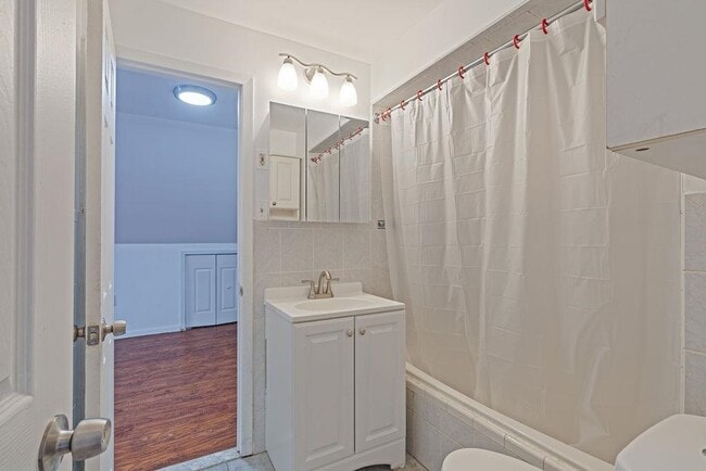 Building Photo - 337 Summit Ave