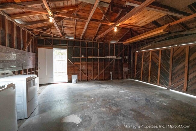 Building Photo - 16375 W La Chiquita Ave