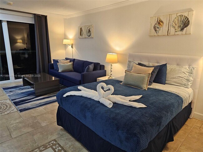 Primary Photo - 19201 Collins Ave