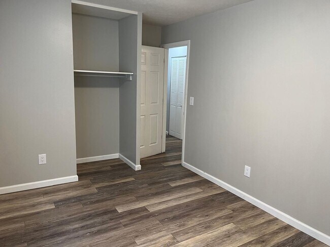 Building Photo - 2656 Sherborne Crescent