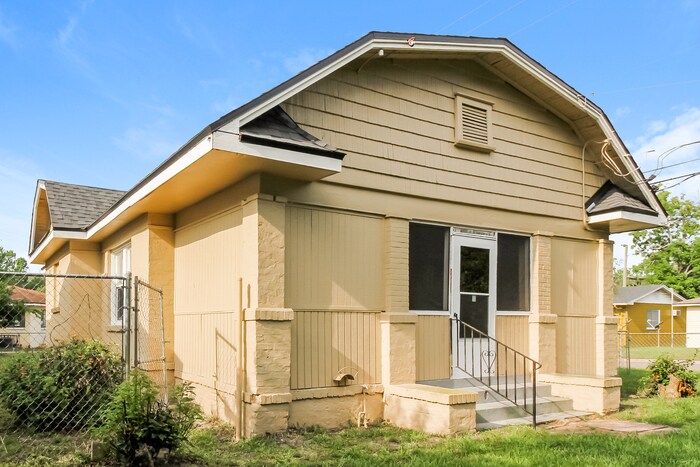 Building Photo - 478 W 63rd St