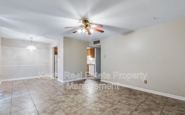 Building Photo - 211 Versailles Blvd