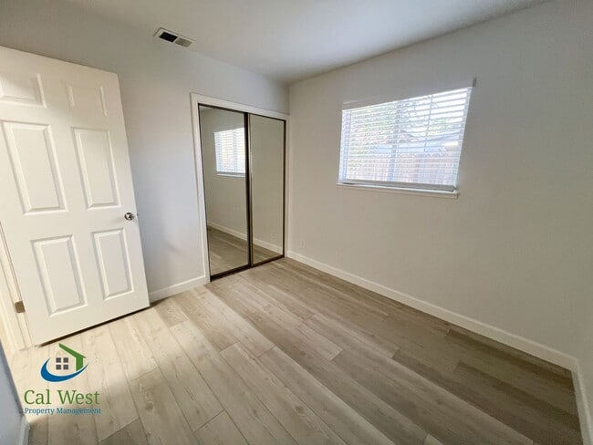 Building Photo - 4484 Lullaby Ln