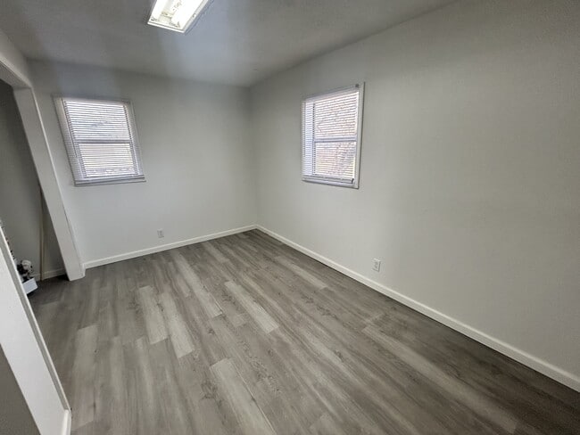 Building Photo - 924 Murphy Ave