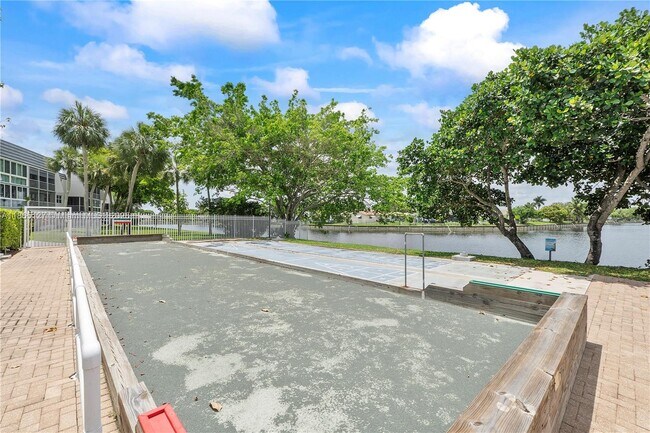 Building Photo - 9091 Lime Bay Blvd