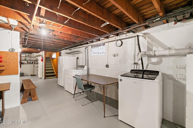 Building Photo - 14 Swan Ave