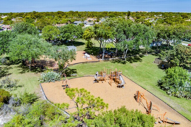 Building Photo - 4545 Brandywine Dr
