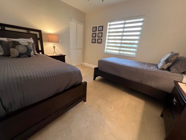 Building Photo - 221 Pine HOV Cir