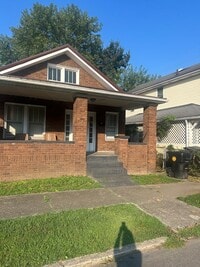 Building Photo - 2 Bedroom/ 1 Bath