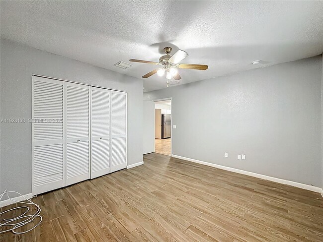 Building Photo - 530 NE 34th St