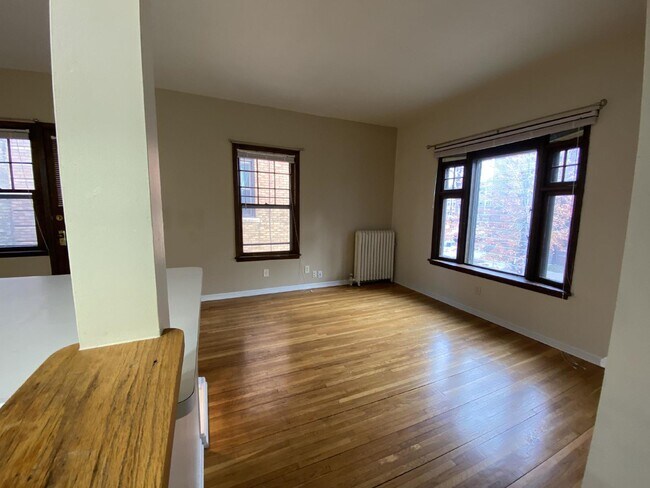 Building Photo - Charming 1BR in Historic Douglas Apartments– Walk to Lake of the Isles!
