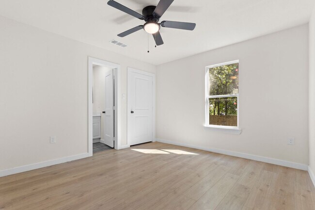 Building Photo - Lease Opportunity in Arlington!