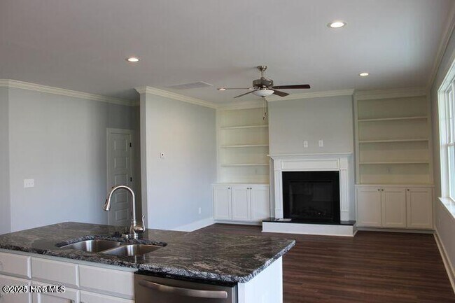 Building Photo - 2100 Remington Ct