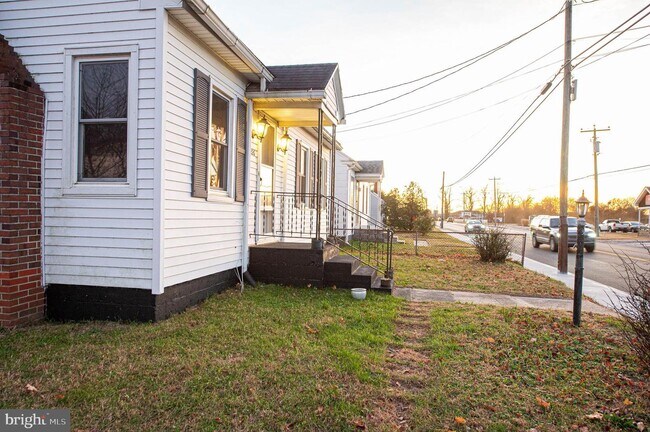Building Photo - 1226 Pemberton Dr