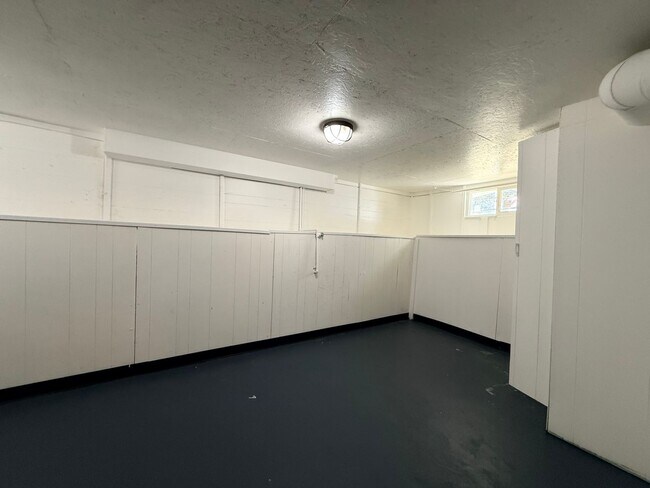 Building Photo - 3601 N Russet St
