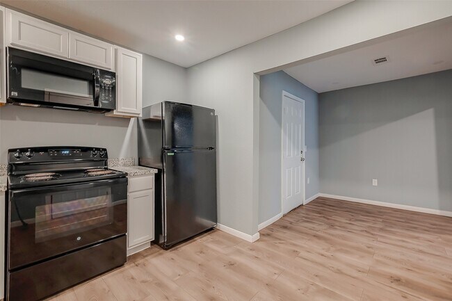 Building Photo - 6823 Goforth St