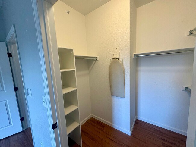 Building Photo - 9518 W San Juan Cir