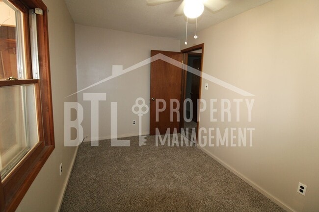 Building Photo - Charming 2 Bedroom Home - Minutes from the...