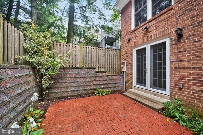 Building Photo - 2560-C S Arlington Mill Dr