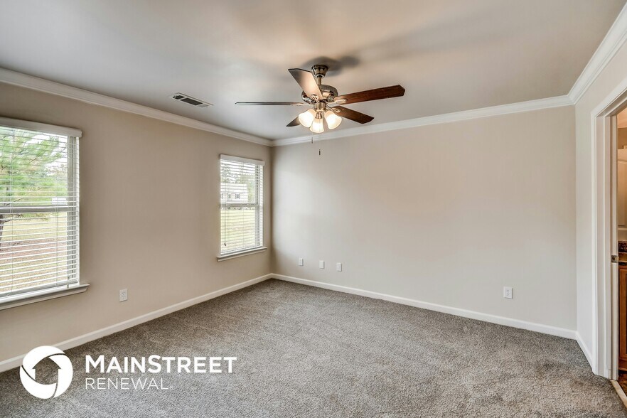 Building Photo - 6672 Woodford Ln