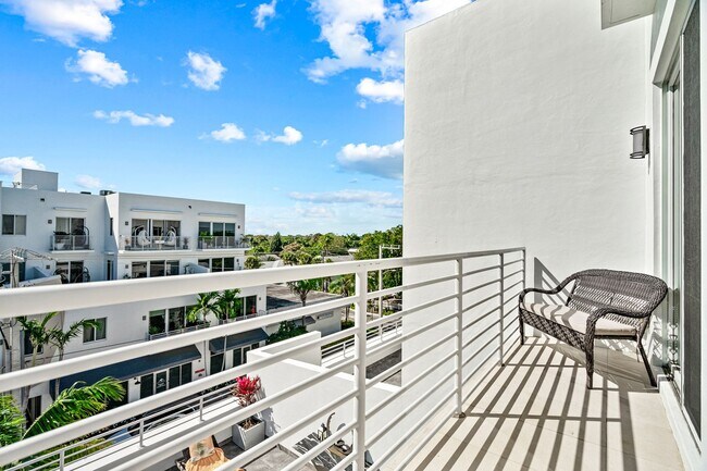 Building Photo - Monthly rental for Season , ( min 4 months)