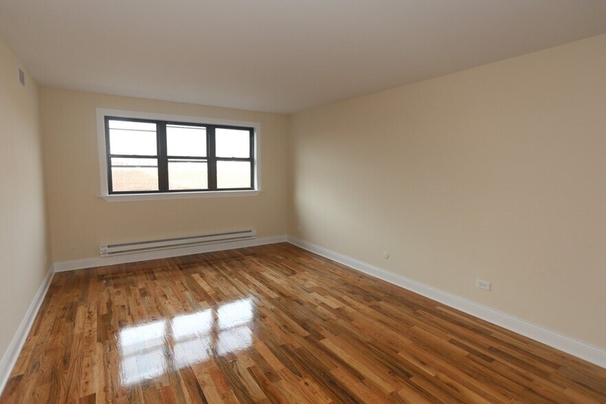 Building Photo - 567 W Arlington Pl