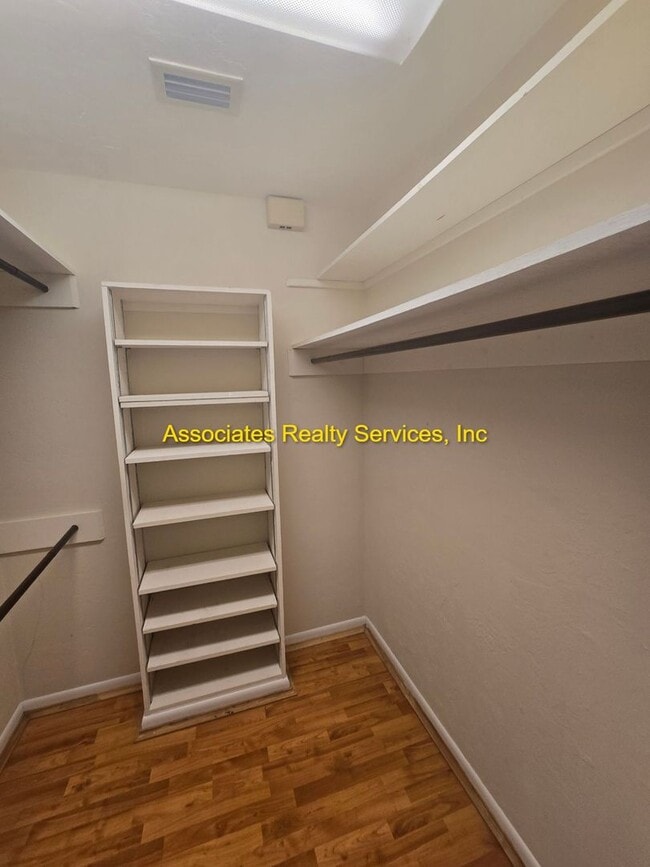 Building Photo - Turkey Creek Condo- Three Bedroom, Two Bath 1840 sf