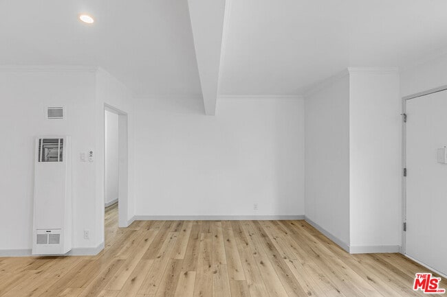 Building Photo - 4916 Hazeltine Ave