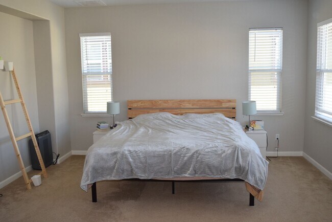 Building Photo - 904 Campfire Cir