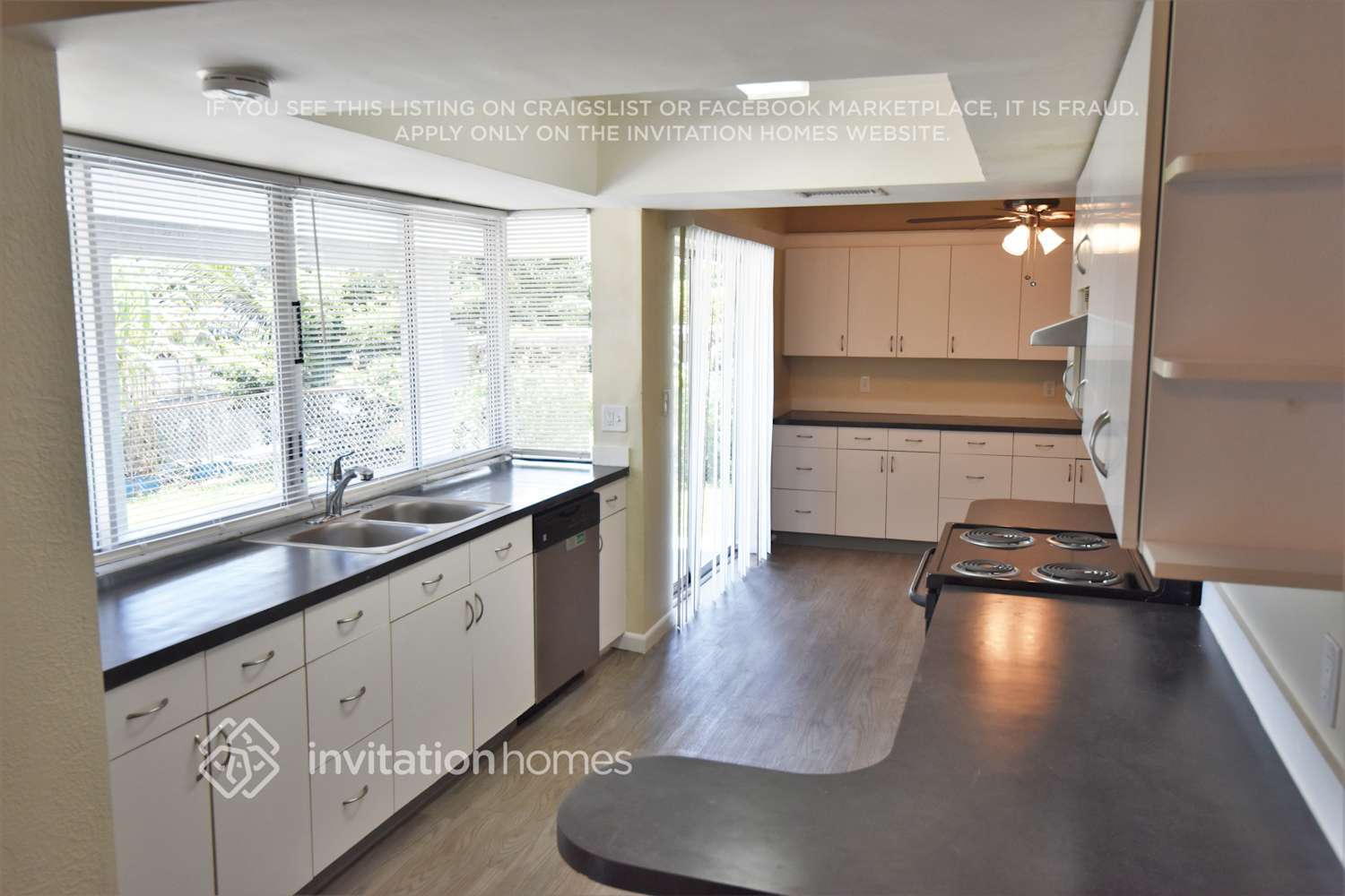 Building Photo - 1612 W River Dr