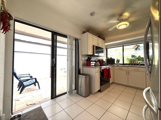 Building Photo - 665 Hollows Cir