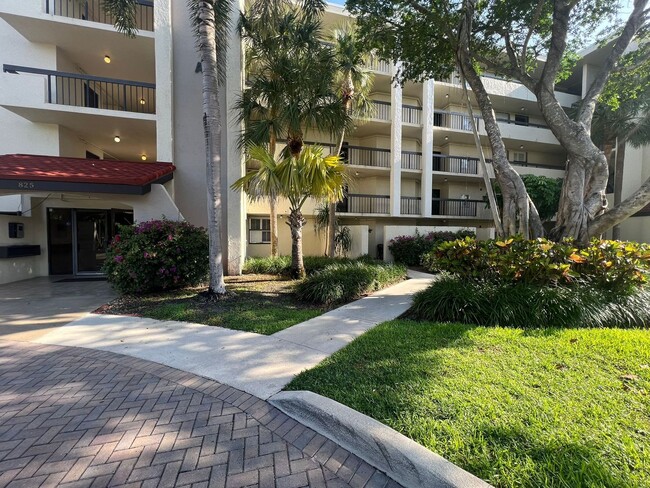 Building Photo - Furnished 2 bedroom 2 Bath condo in a Wond...