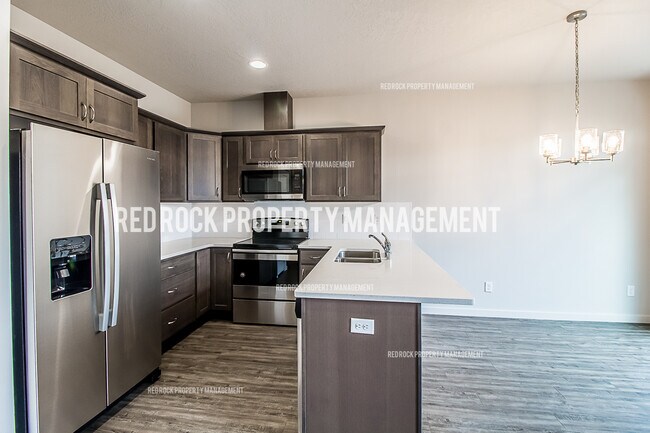 Building Photo - 303 Woodlawn Ln