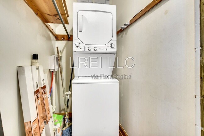Building Photo - 710 Rubel Ave