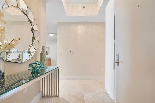 Building Photo - 15811 Collins Ave