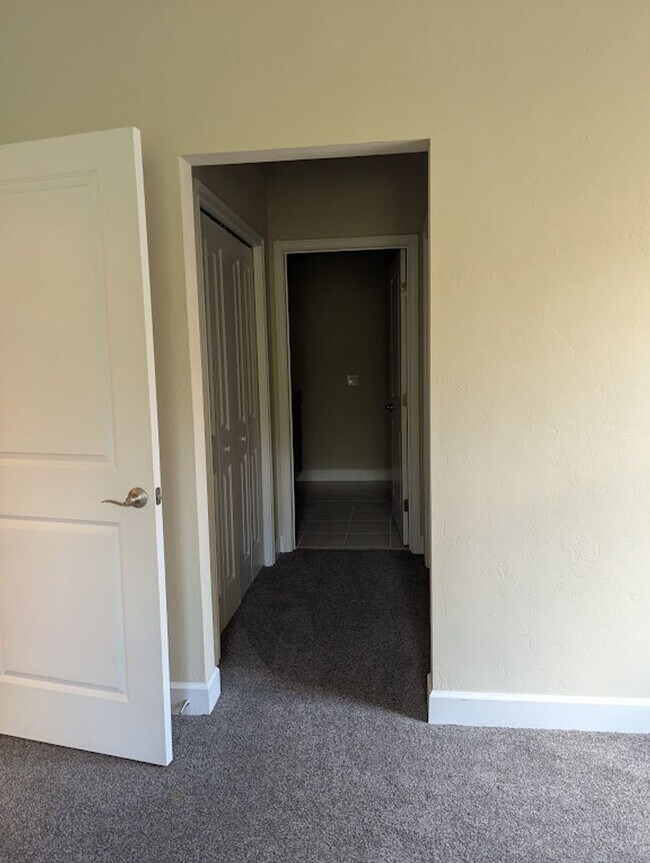 Building Photo - Townsend - 3 Bed 3 Bath Townhome