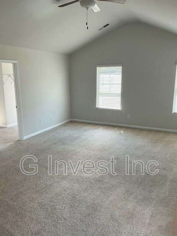 Building Photo - 7484 Knoll Hollow Rd