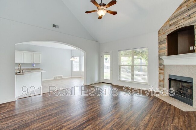 Building Photo - 7827 Anna Calla Way